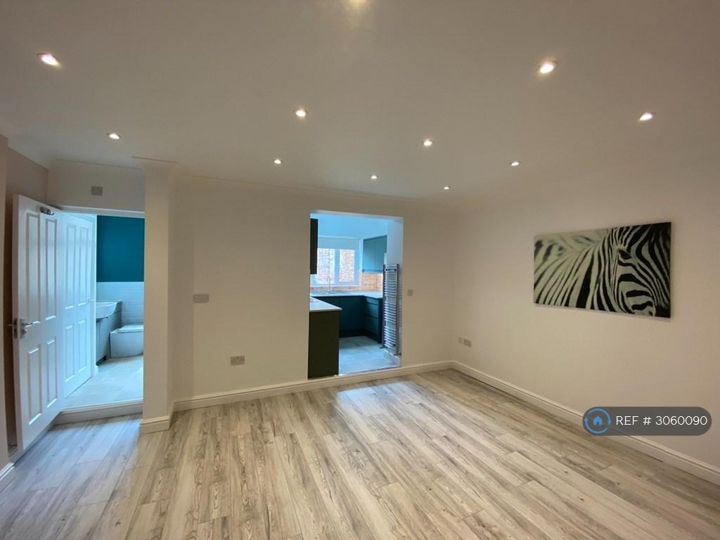 Apartment in Nottingham, Carrington - View 3