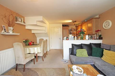 3 bedroom end of terrace house to rent, Corby, Northants, NN18