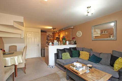 3 bedroom end of terrace house to rent, Corby, Northants, NN18