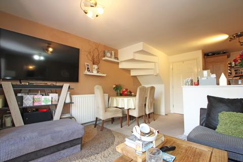 3 bedroom end of terrace house to rent, Corby, Northants, NN18