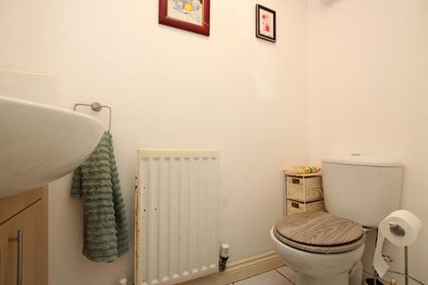 3 bedroom end of terrace house to rent, Corby, Northants, NN18