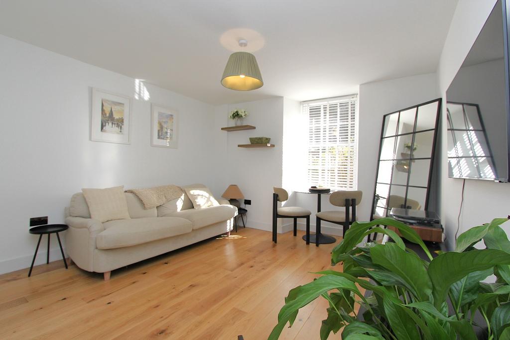 Apartment in Edinburgh - View 2