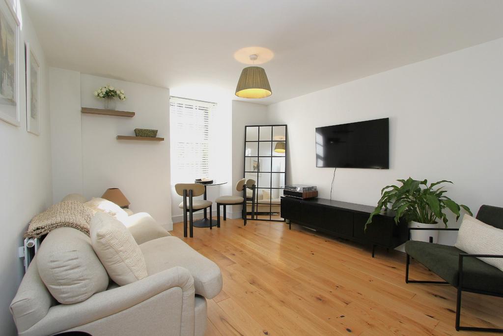 Apartment in Edinburgh - View 3