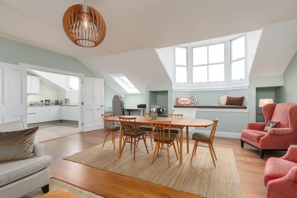Apartment in Edinburgh, West End - View 2