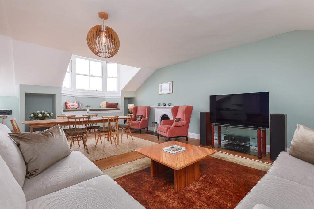 Apartment in Edinburgh, West End - View 3