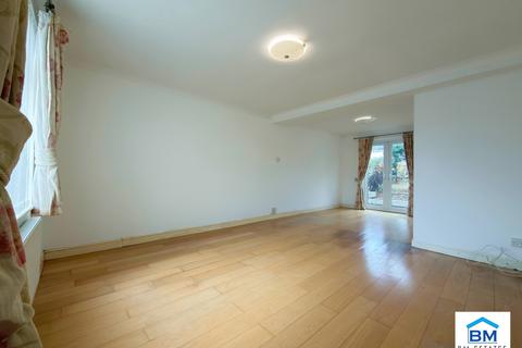 3 bedroom semi-detached house to rent, Blundell Road, Leicester LE5