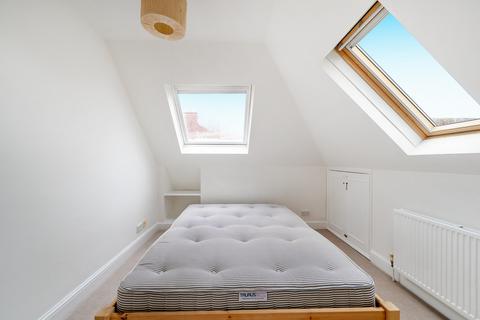 2 bedroom flat for sale, Chatsworth Road, London, NW2