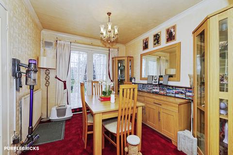 3 bedroom semi-detached house for sale, Badgers Croft, London, SE9