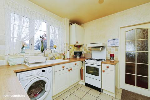 3 bedroom semi-detached house for sale, Badgers Croft, London, SE9