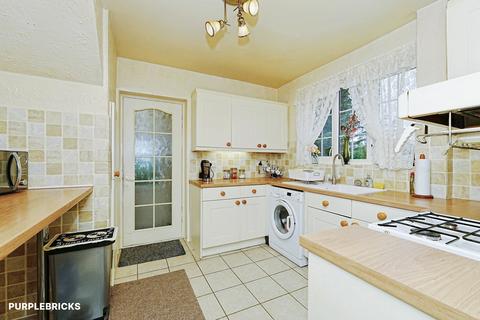 3 bedroom semi-detached house for sale, Badgers Croft, London, SE9
