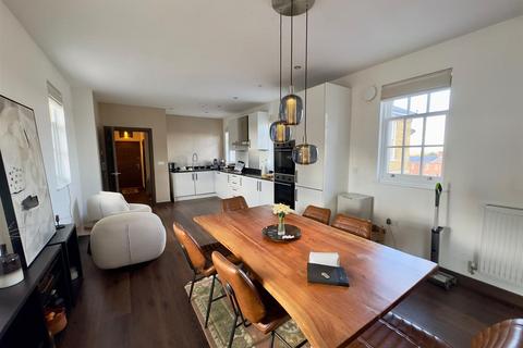 2 bedroom apartment for sale, Leishman Views, Aldershot GU11