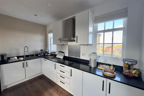 2 bedroom apartment for sale, Leishman Views, Aldershot GU11