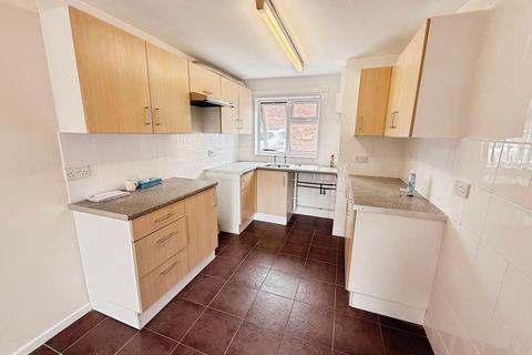 3 bedroom end of terrace house to rent, Coachwell Close, Telford TF3