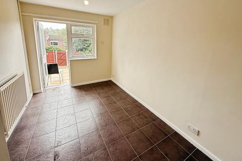 3 bedroom end of terrace house to rent, Coachwell Close, Telford TF3