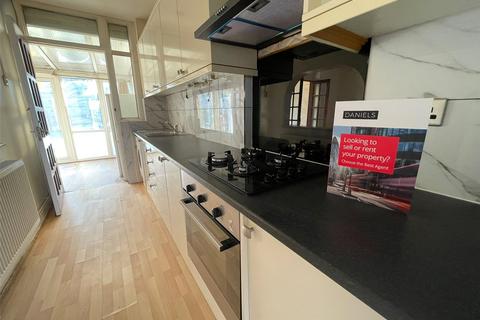 3 bedroom terraced house to rent, Sandpit Road, Bromley, BR1