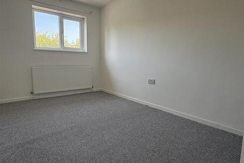2 bedroom end of terrace house to rent, Twickenham Road, Eyres Monsell