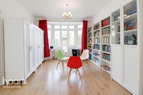 3 bedroom semi-detached house for sale, Derwent Road, Southall
