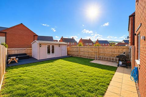 3 bedroom semi-detached house for sale, Coniston Avenue, Eastbourne