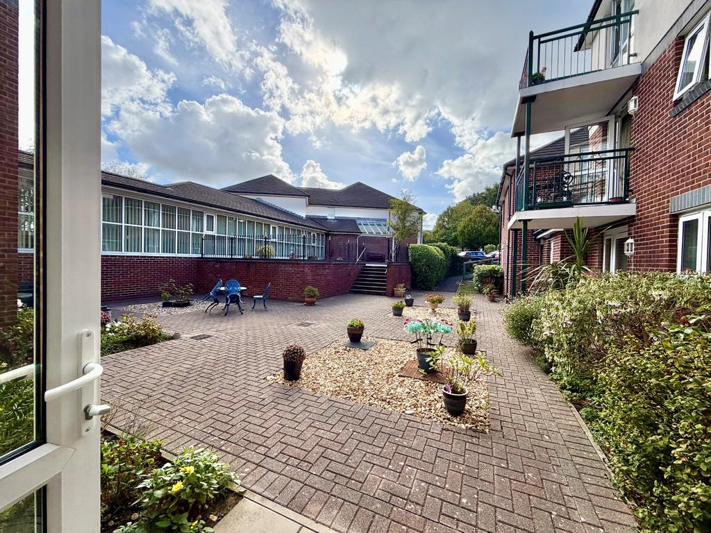 House in Southampton - More