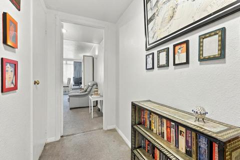 2 bedroom flat for sale, Woodford Road, South Woodford