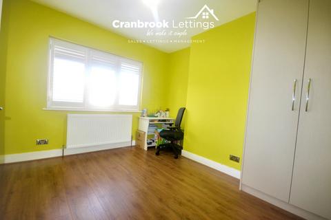 3 bedroom semi-detached house to rent, Fairlop Road, Ilford, IG6 2EN