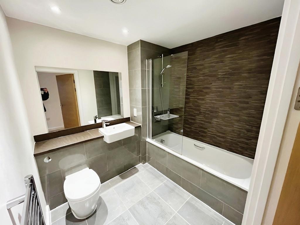 Apartment in 39 Potato Wharf - View 2