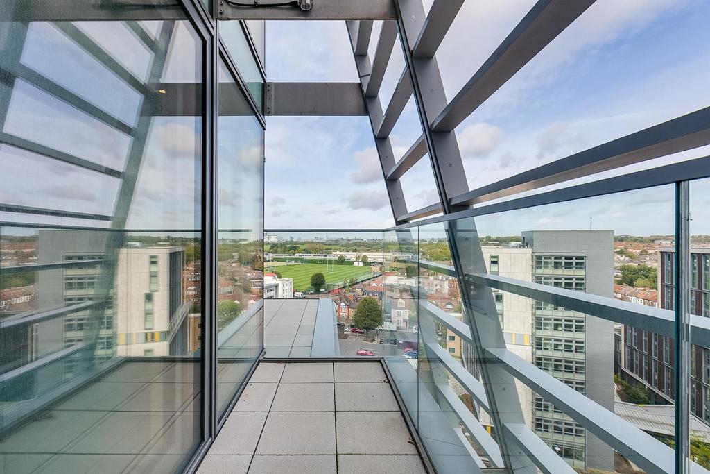 Apartment in White City - View 3