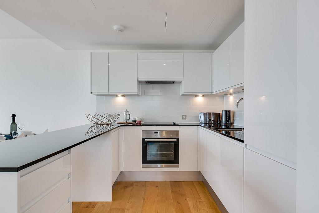 Apartment in White City - View 4