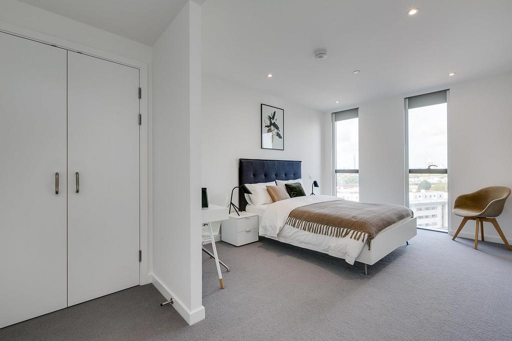 Apartment in White City - View 5