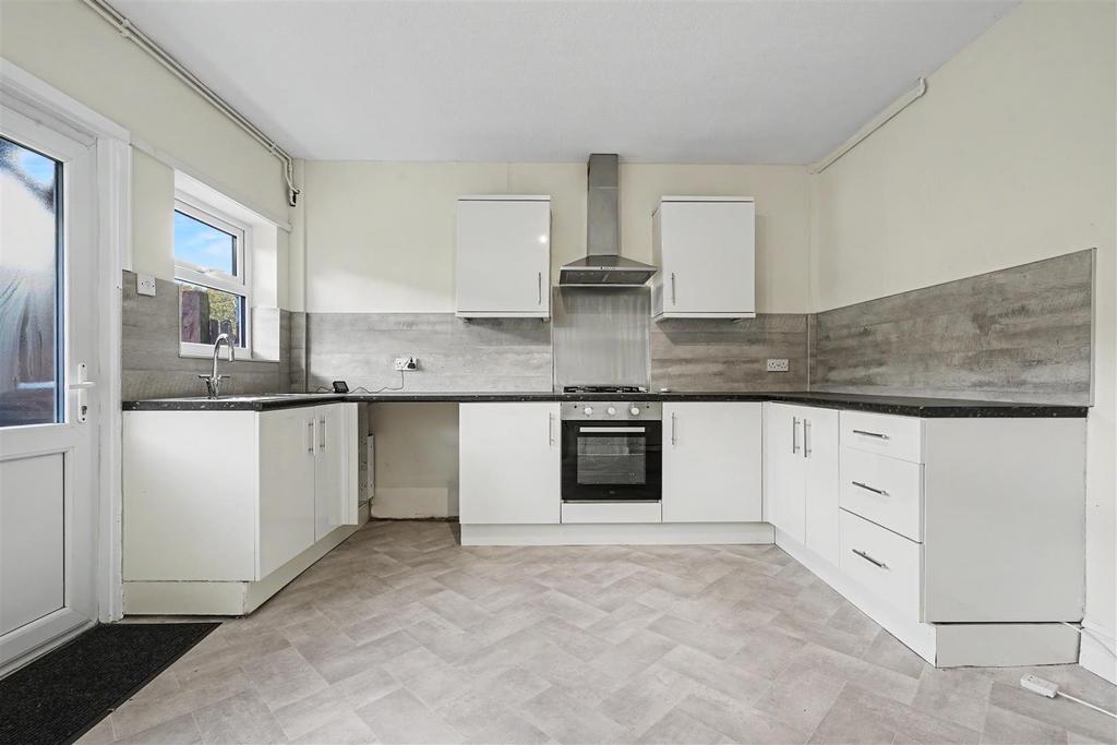 House in Nottingham, Royal Estate, Beeston - More
