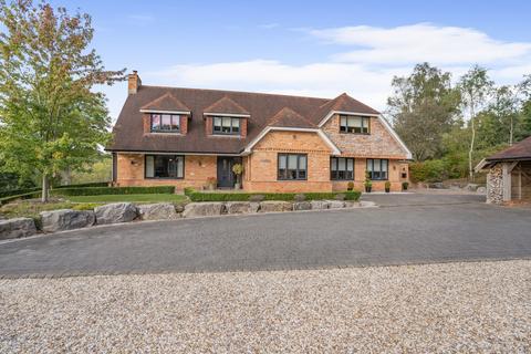 4 bedroom detached house for sale, Cardiff Road, Edwardsville, CF46