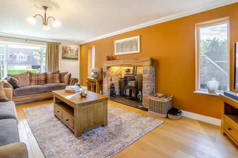 4 bedroom detached house for sale, Cardiff Road, Edwardsville, CF46