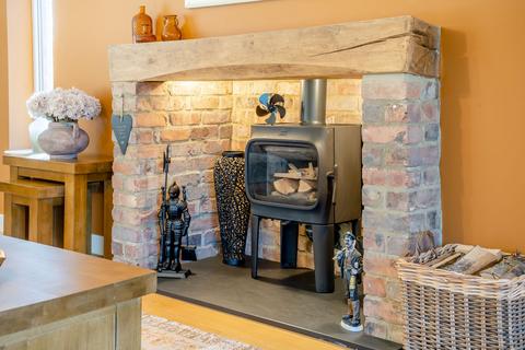 4 bedroom detached house for sale, Cardiff Road, Edwardsville, CF46