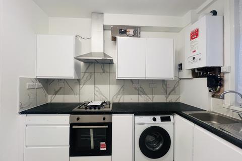 3 bedroom flat to rent, Frinton Mews, Ilford IG2