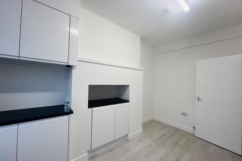 3 bedroom flat to rent, Frinton Mews, Ilford IG2
