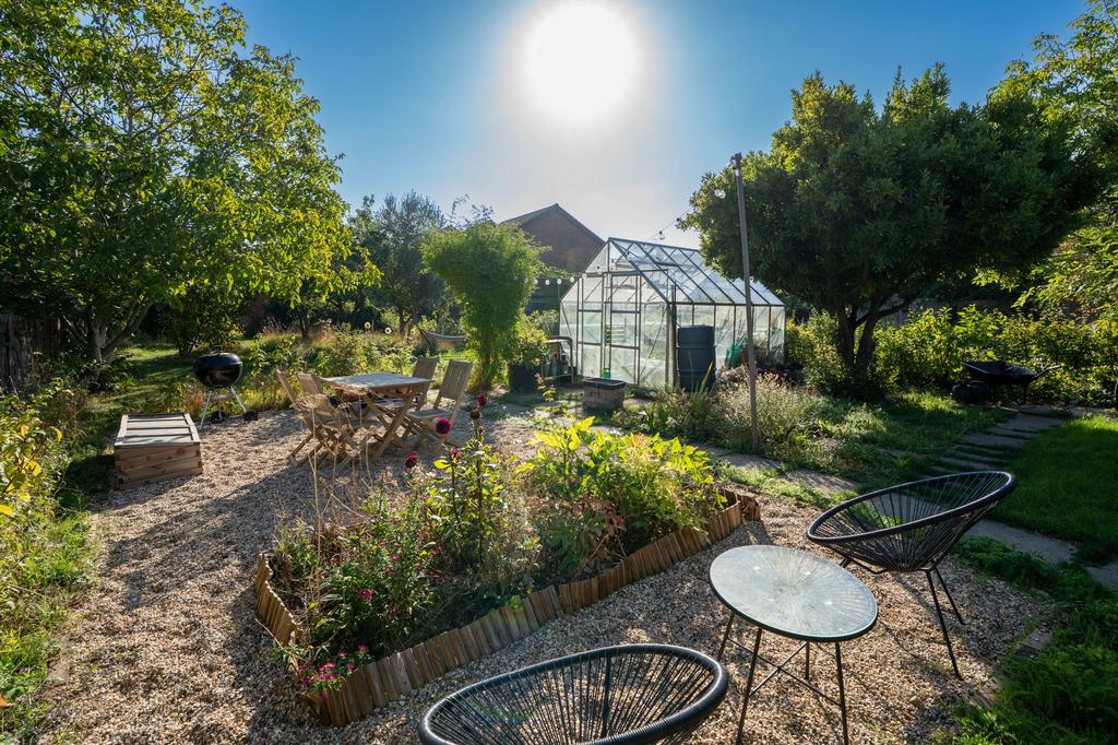 Apartment in Cambridge, Cherry Hinton - View 4
