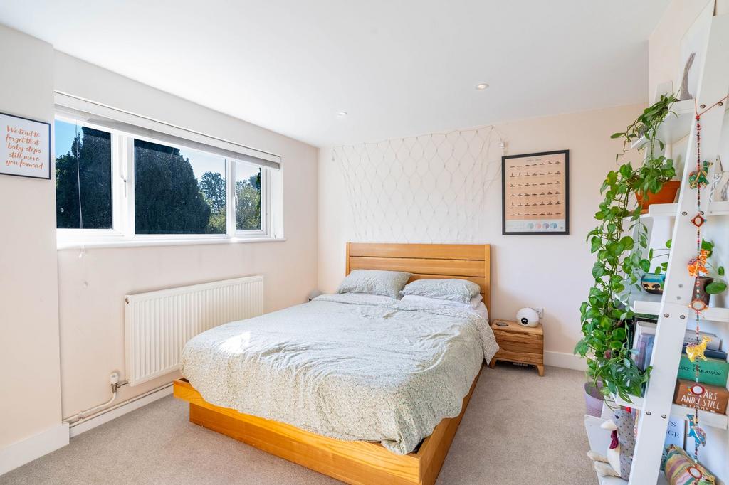 Apartment in Cambridge, Cherry Hinton - View 5