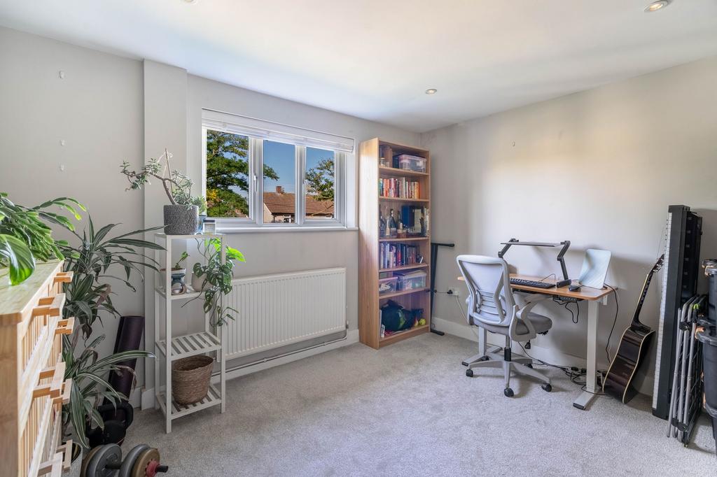 Apartment in Cambridge, Cherry Hinton - More
