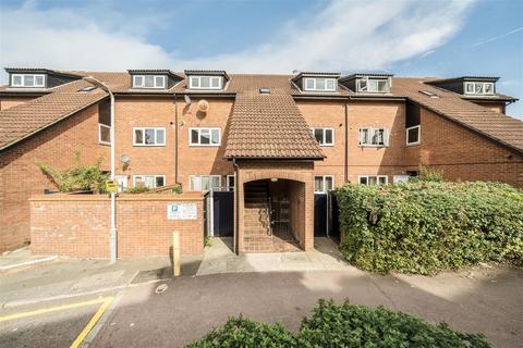 2 bedroom maisonette to rent, Penrith Close, Uxbridge, UB8