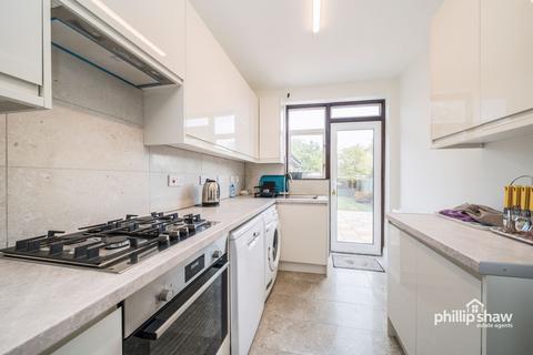 4 bedroom semi-detached house for sale, Kingshill Avenue, HA3 8JR