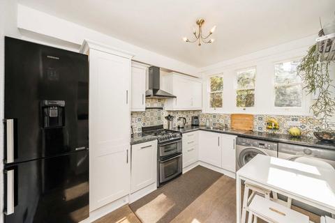 3 bedroom flat for sale, Sheen Road, Richmond TW9