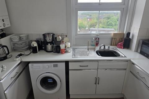 1 bedroom flat to rent, Queens Road, Buckhurst Hill