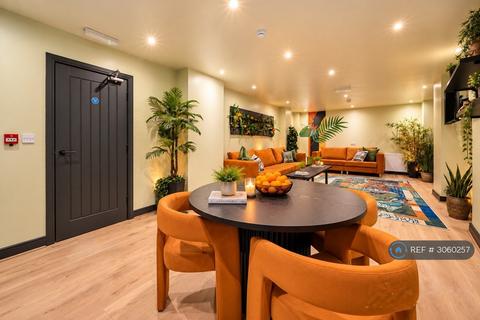 1 bedroom in a house share to rent, Whittaker Lane, Manchester, M25