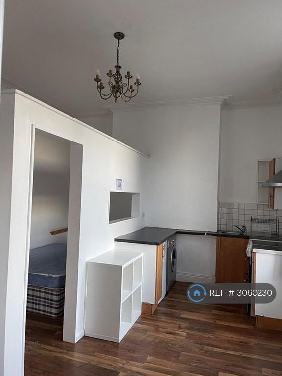 Apartment in Sheffield, South Yorkshire - View 3