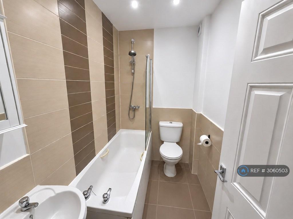 House in Leeds, West Yorkshire - View 2