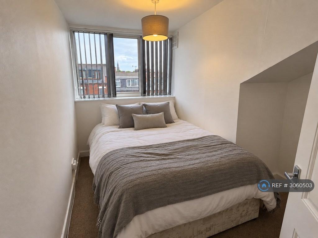 House in Leeds, West Yorkshire - View 4