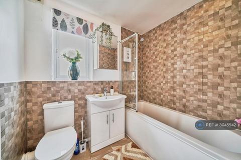 2 bedroom flat to rent, Jack Clow Road, London, E15