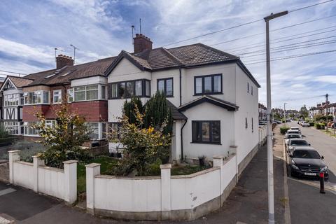 5 bedroom end of terrace house for sale, Snakes Lane East, Woodford, IG8