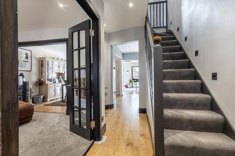 5 bedroom end of terrace house for sale, Snakes Lane East, Woodford, IG8