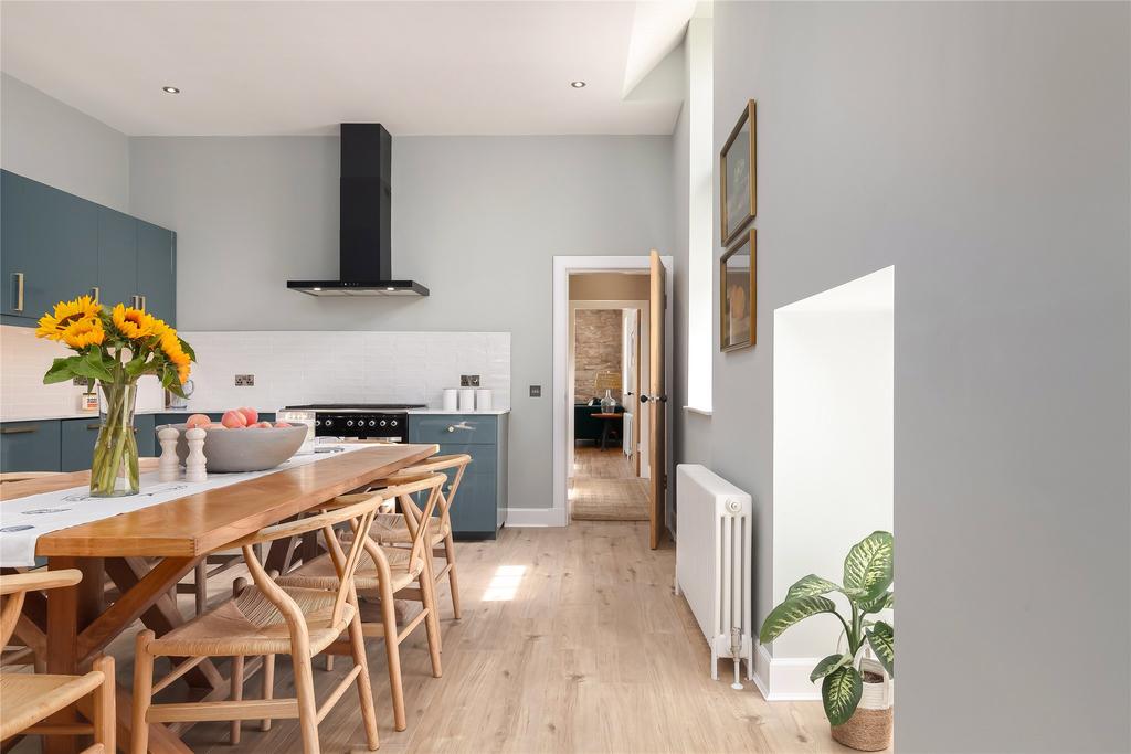 House in Edinburgh, Bonaly, Colinton - More